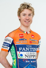 Nippo ヴィーニファンティーニ ジロ第4ステージ ダミアーノ クネゴ選手が山岳賞ジャージ獲得 サイクルジャージ サイクルアパレル総合サイト Calors